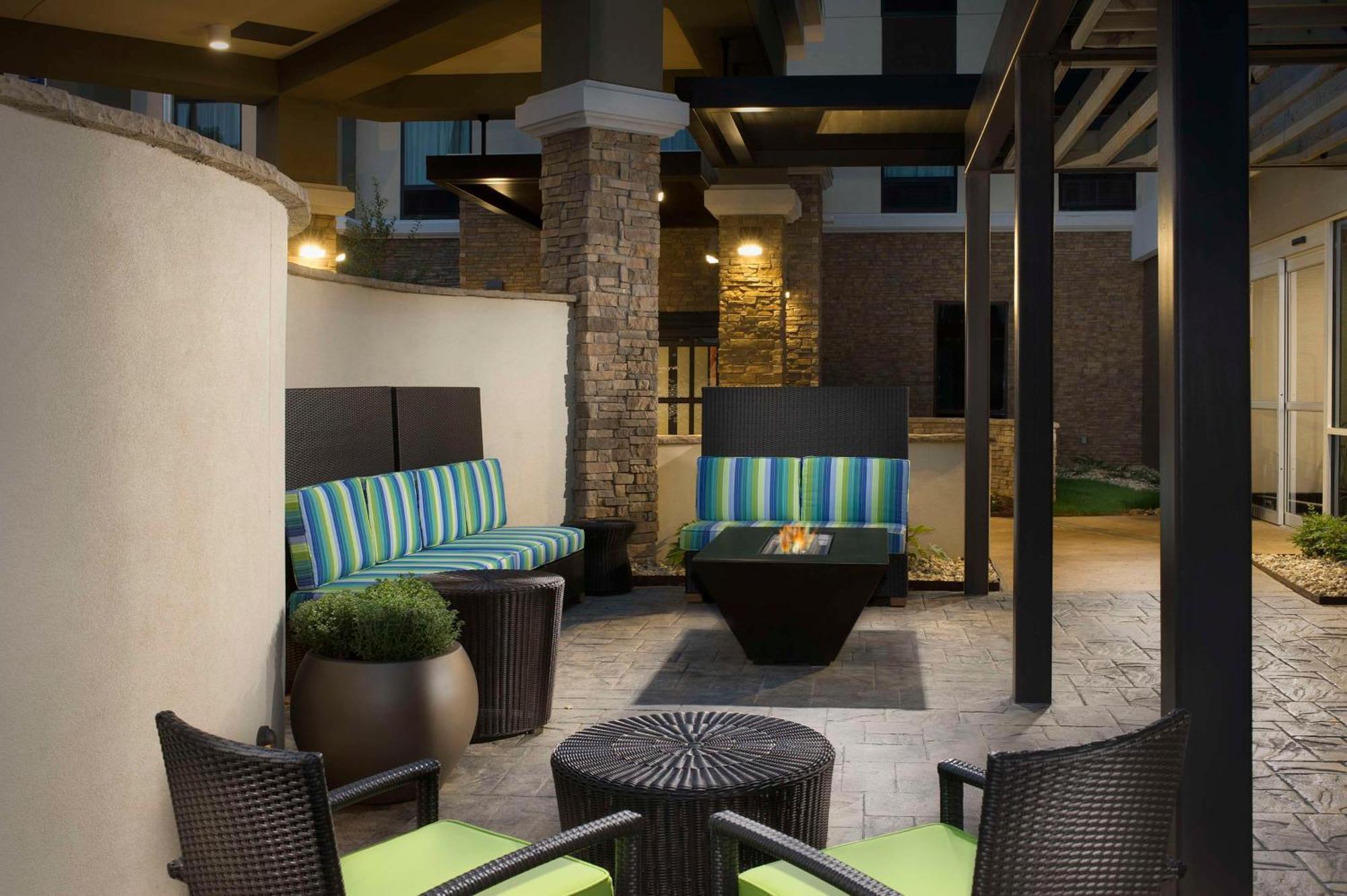 Home2 Suites By Hilton Хаттисберг Экстерьер фото